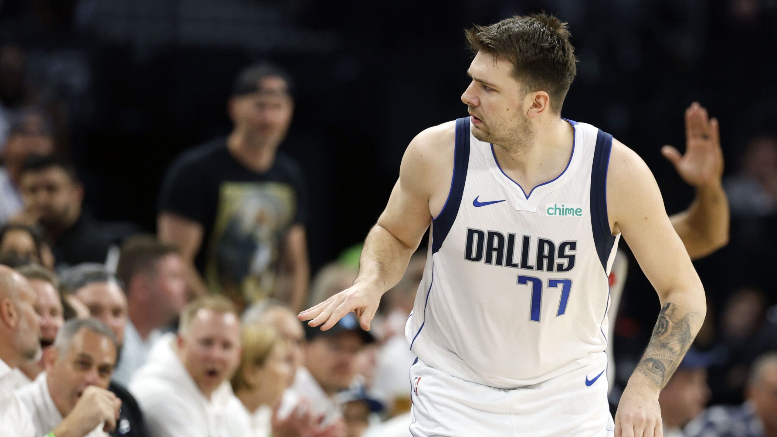 dallas-mavericks-vence-timberwolves-e-volta-a-final-da-nba-apos-13-anos