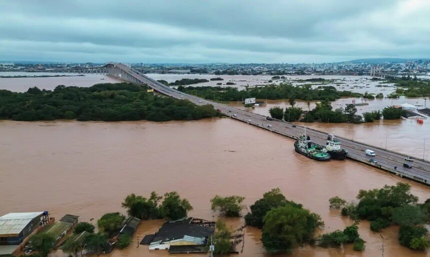 comitiva-de-bombeiros-chega-de-minas-gerais-para-trabalhar-nos-resgates-no-rs