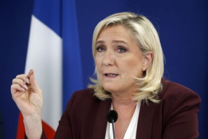 marine-le-pen-diz-que-extrema-direita-esta-“pronta-para-assumir-o-poder”-apos-macron-convocar-eleicoes