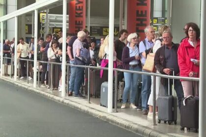 fortes-chuvas-paralisam-aeroporto-na-ilha-turistica-de-maiorca,-na-espanha