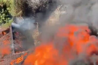 incendio-destroi-loja-de-eletrodomesticos-em-casarao-historico-de-petropolis-(rj)