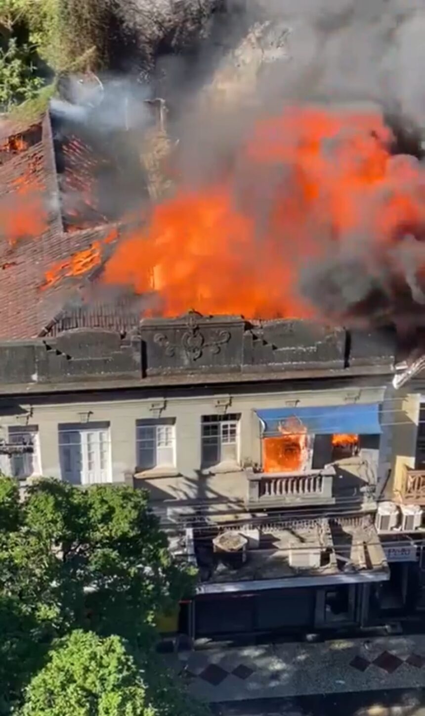 incendio-destroi-loja-de-eletrodomesticos-em-casarao-historico-de-petropolis-(rj)