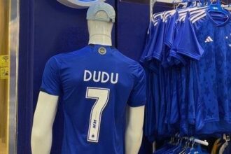 camisa-7-de-dudu-no-cruzeiro-tem-procura,-mas-desaparece-das-lojas;-video