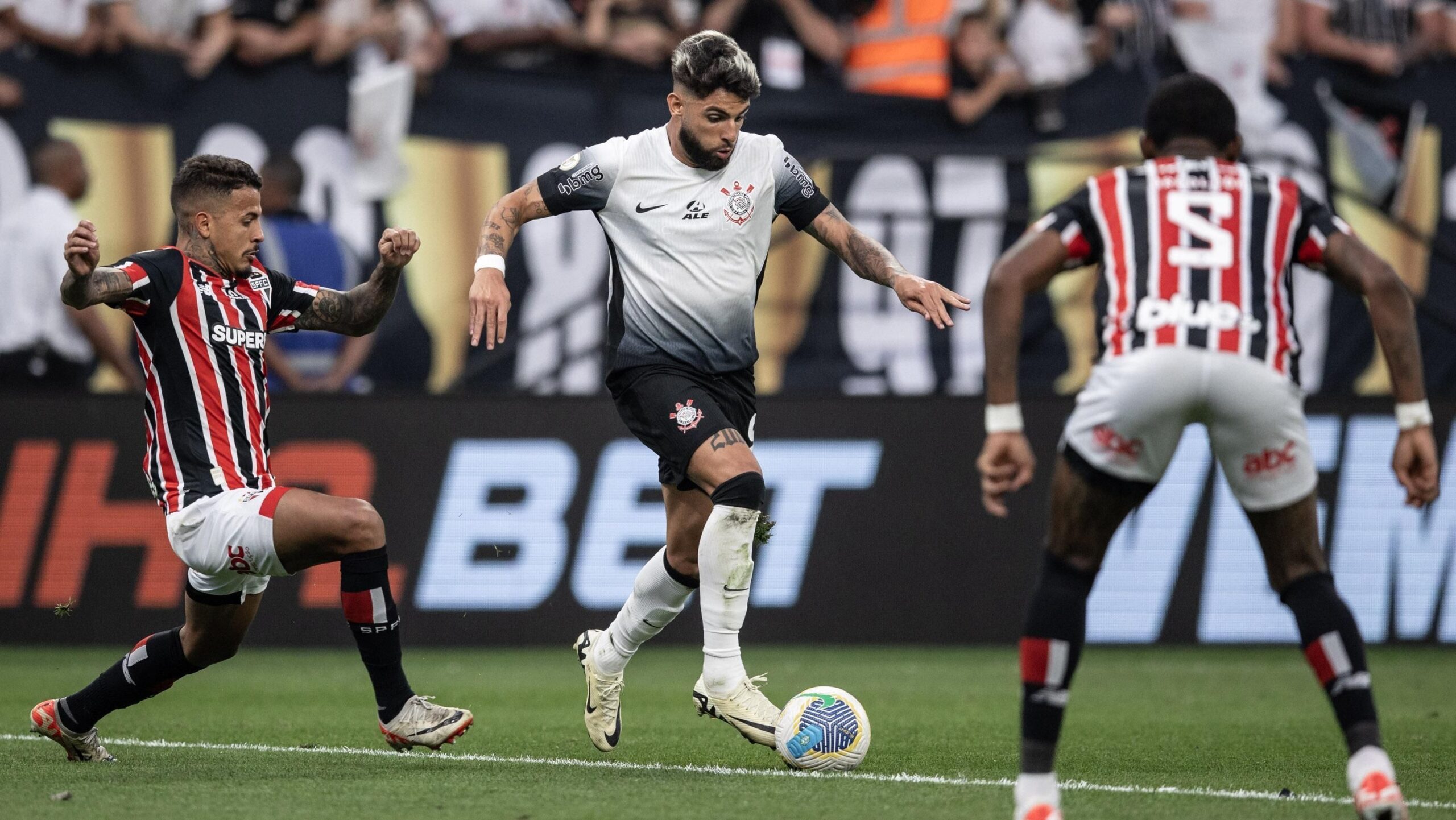 artilheiro-do-corinthians-garante:-“vamos-brigar-por-coisas-maiores”