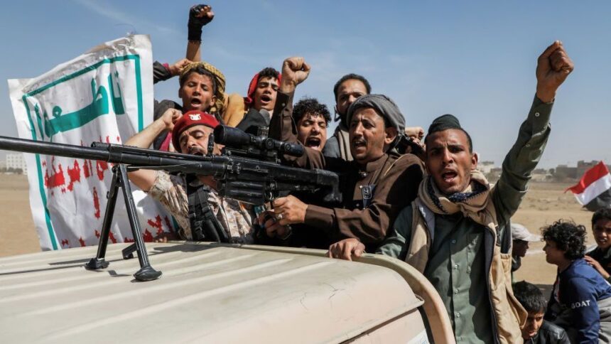 ataque-dos-houthis-teria-afundado-segundo-navio-no-mar-vermelho,-diz-organizacao