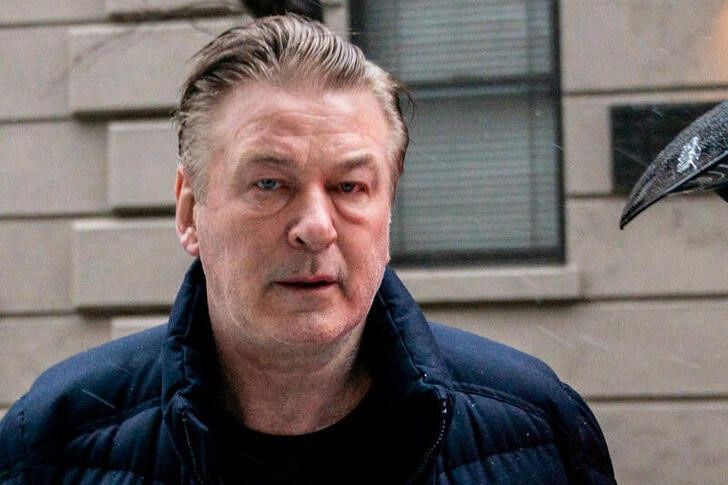 promotoras:-alec-baldwin-foi-imprudente-com-arma-antes-de-disparo-em-“rust”