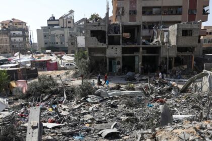 israel-bombardeia-campos-de-refugiados-em-gaza,-dizem-medicos