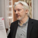 fundador-do-wikileaks,-julian-assange-deixa-a-prisao-apos-acordo-com-justica-dos-eua