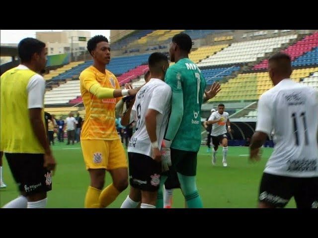 acertado-com-o-corinthians,-hugo-souza-ja-tomou-soco-na-cara-em-jogo-contra-o-timao