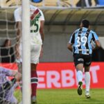 gremio-vence-e-afunda-fluminense-na-lanterna-do-campeonato-brasileiro