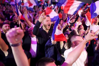 legislativas-na-franca:-extrema-direita-lidera-primeiro-turno-com-34%-dos-votos-e-uniao-da-esquerda-fica-com-28%