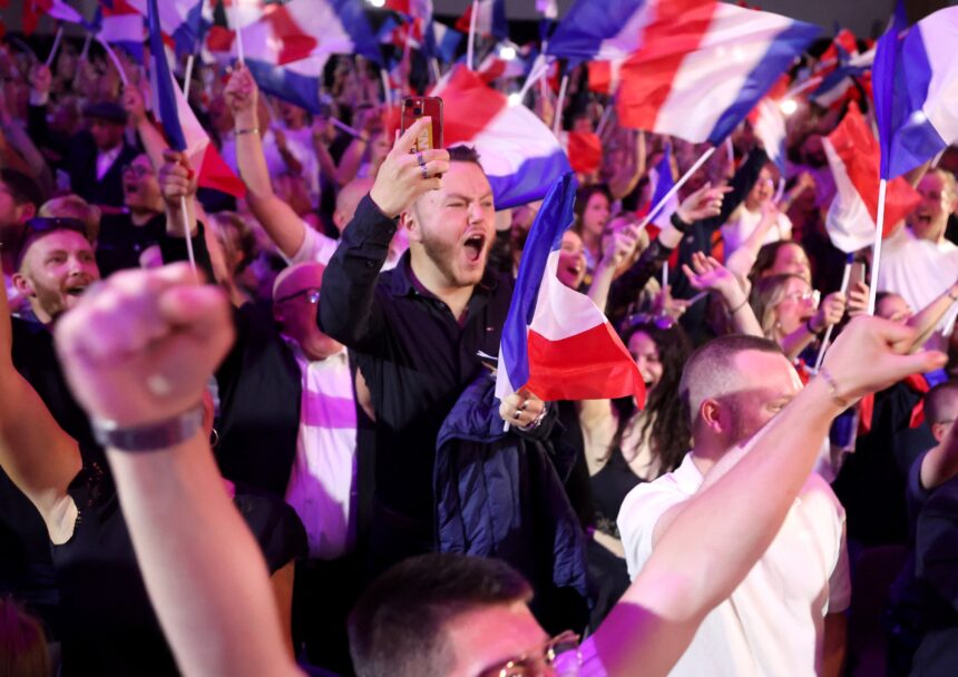 legislativas-na-franca:-extrema-direita-lidera-primeiro-turno-com-34%-dos-votos-e-uniao-da-esquerda-fica-com-28%