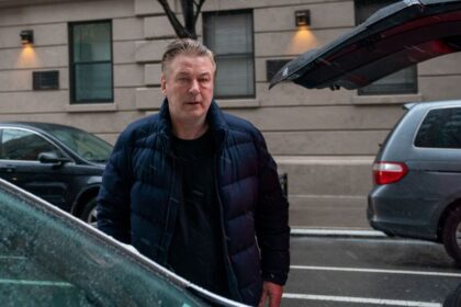 julgamento-de-alec-baldwin-sobre-morte-em-filme-“rust’-comeca-nesta-terca-feira