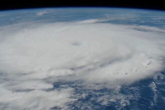 beryl-perde-forca-e-se-torna-depressao-tropical,-diz-centro-de-furacoes