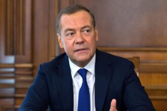 ex-presidente-russo-medvedev-diz-que-moscou-deve-buscar-“desaparecimento”-da-ucrania-e-da-otan