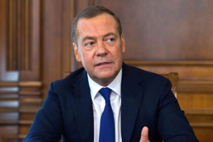 ex-presidente-russo-medvedev-diz-que-moscou-deve-buscar-“desaparecimento”-da-ucrania-e-da-otan