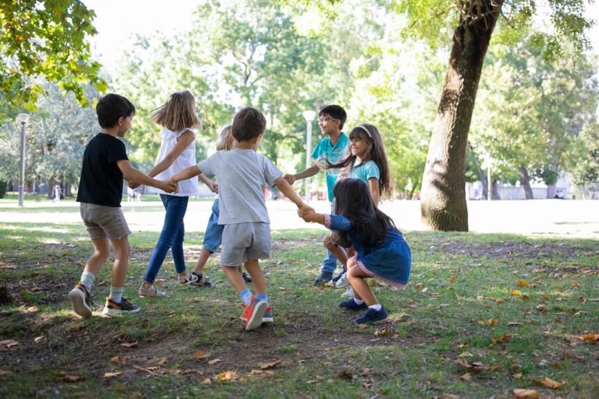 com-recesso-escolar,-maes-e-pais-resgatam-brincadeiras-classicas-da-infancia-para-entreter-os-filhos