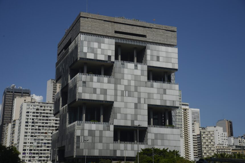 obras-do-edificio-sede-da-petrobras-serao-retomadas,-afirma-presidente-da-estatal