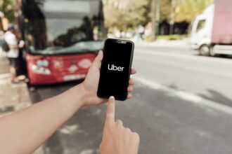 uber-nao-pode-se-isentar-da-responsabilidade-por-objetos-no-servico-‘uber-flash’,-diz-promotor