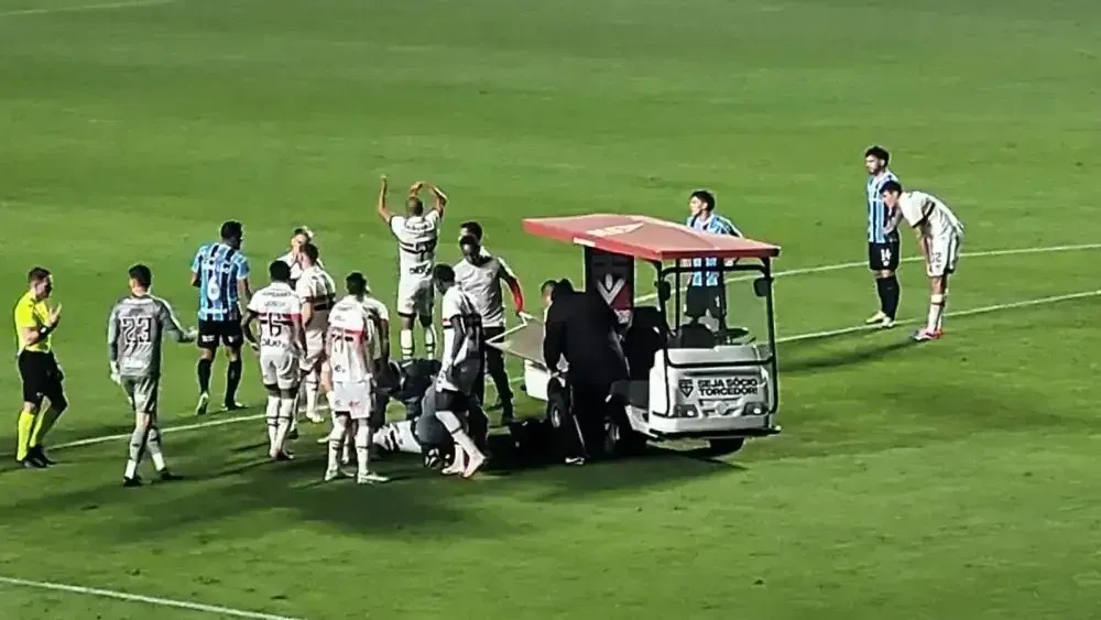 alisson-deixa-campo-chorando-apos-sentir-lesao-e-preocupa-no-sao-paulo