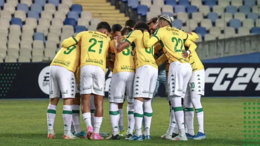 arbitro-encerra-jogo-em-meio-a-rebote-de-penalti,-e-cuiaba-empata-pela-sul-americana