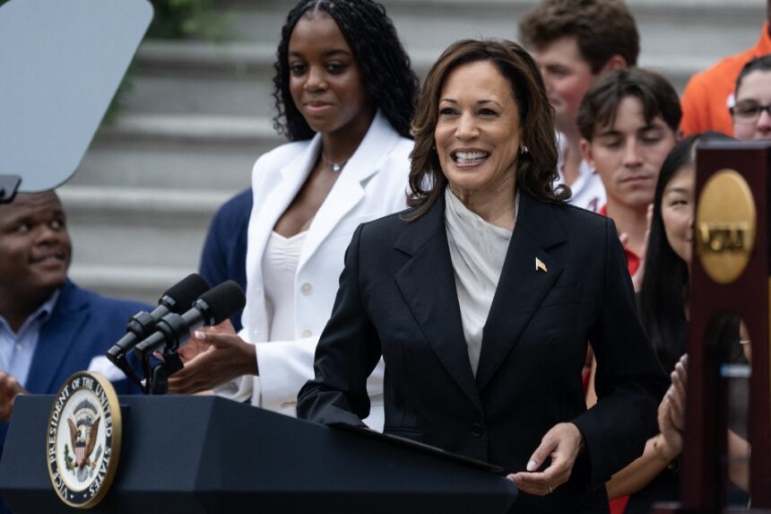 em-primeiro-discurso-apos-desistencia-de-biden,-kamala-harris-elogia-legado-do-presidente