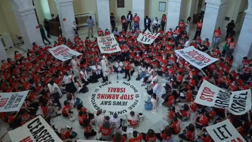 manifestantes-pro-palestina-fazem-ato-no-capitolio-dos-eua;-policia-efetua-prisoes