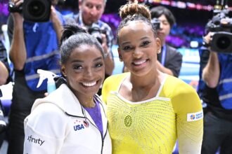 amigas?-rebeca-andrade-comenta-relacao-com-simone-biles,-dos-eua