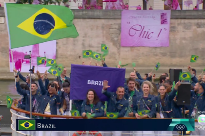 delegacao-do-brasil-desfila-pelo-rio-sena-na-cerimonia-de-abertura-da-olimpiada-de-paris