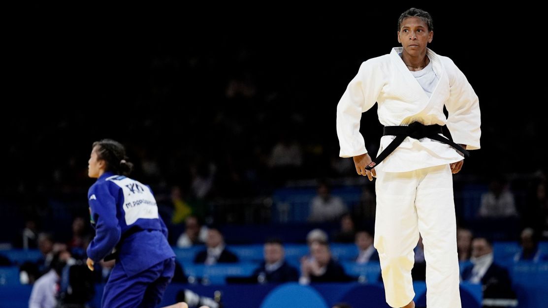 paris-2024:-rafaela-silva-domina-georgiana-e-esta-na-semifinal