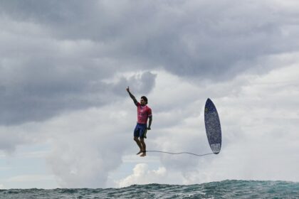 gabriel-medina-e-joao-chianca-avancam-e-vao-se-enfrentar-nas-quartas-de-final