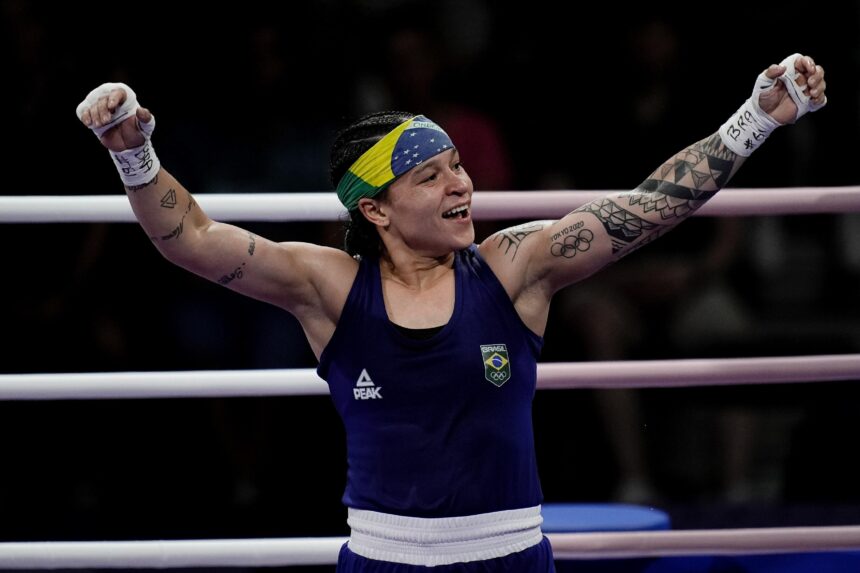 boxe:-bia-ferreira-estreia-em-paris-2024-com-vitoria-contra-americana-e-avanca-para-quartas-de-final