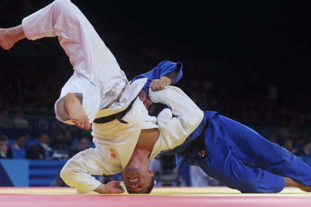 paris-2024:-rafael-macedo-vence-e-vai-a-luta-pelo-bronze-no-judo