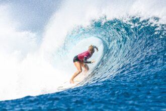 surfe-feminino:-tatiana-weston-webb-e-luana-silva-avancam-para-quartas-de-final-em-paris-2024