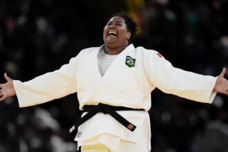 beatriz-souza-vence-final-do-judo-e-garante-1o-ouro-do-brasil