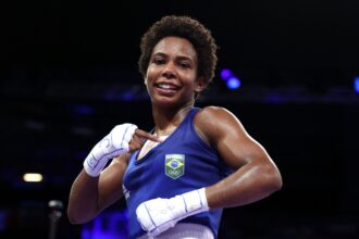 paris-2024:-jucielen-romeu-bate-rival-dos-eua-no-boxe-e-avanca-as-quartas