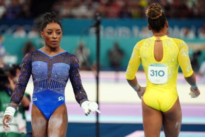 simone-biles-elogia-rebeca-andrade-no-tiktok-horas-antes-da-final-do-salto