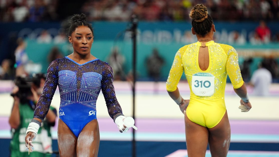 simone-biles-elogia-rebeca-andrade-no-tiktok-horas-antes-da-final-do-salto