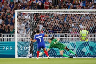 sem-marta-e-com-brilho-de-lorena,-brasil-vence-franca-e-esta-na-semifinal-do-futebol-feminino