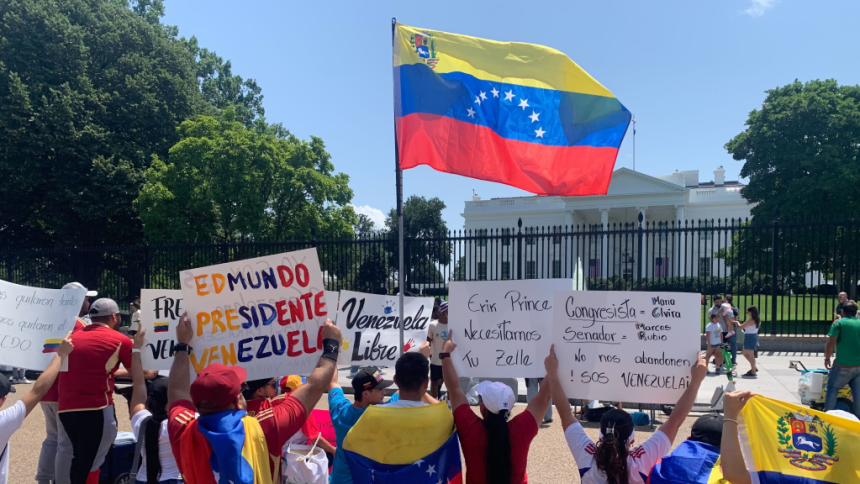 venezuelanos-protestam-em-frente-a-casa-branca-contra-maduro