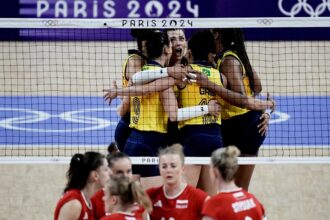 paris-2024:-brasil-vence-a-polonia-por-3-a-0-e-garante-100%-na-primeira-fase-do-volei-feminino