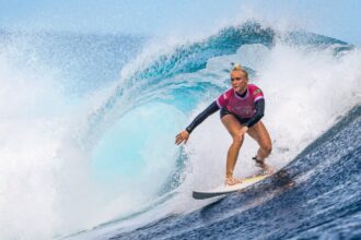 olimpiada:-tatiana-weston-webb-bate-costarriquenha-e-vai-a-final-do-surfe-feminino