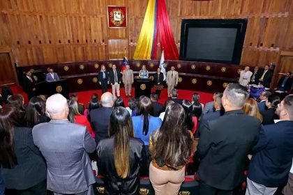 conselho-eleitoral-da-venezuela-entrega-atas-da-eleicao-a-justica