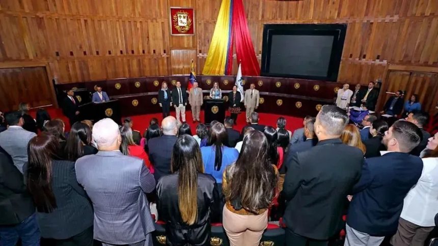 conselho-eleitoral-da-venezuela-entrega-atas-da-eleicao-a-justica