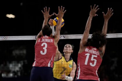 brasil-perde-para-os-eua-no-volei-feminino-e-fica-fora-da-disputa-do-ouro-em-paris