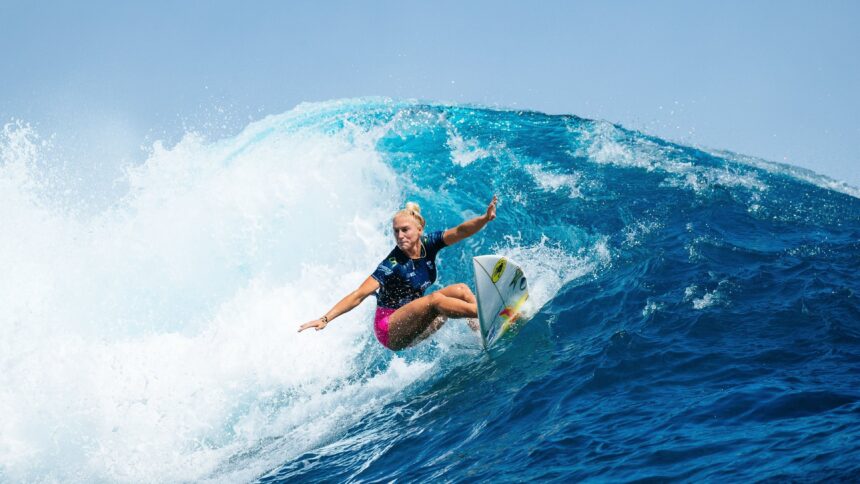 tati-weston-webb-e-vice-em-fiji-e-garante-vaga-no-wsl-finals