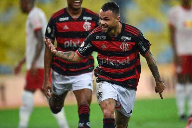 brasileirao:-flamengo-vence-red-bull-bragantino-com-michael-e-gol-contra-bizarro