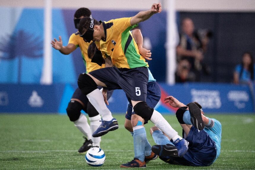 futebol-de-cegos-tem-bola-com-guizos-e-silencio-da-torcida:-conheca-esporte-em-que-brasil-e-invicto