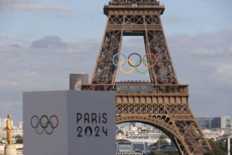 aneis-olimpicos-ficarao-na-torre-eiffel?-parisienses-criticam-plano-de-prefeita