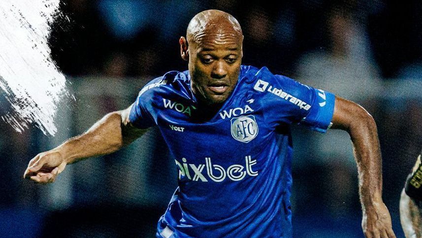 vagner-love-abandona-entrevista,-discute-com-torcedores-do-avai-e-cai-no-choro